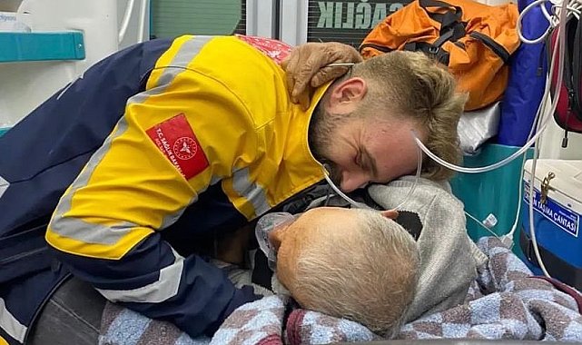 Bakan Koca: "Hastamız, zor anlarında yanında olan ATT arkadaşımız Zeki'ye tıpkı evladı gibi davrandı"