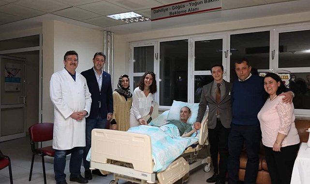 Hasta yatağında gelen mutluluk.. Kanser hastası babaya nişan sürprizi