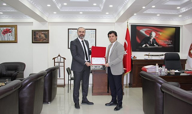 Bayburt Üniversitesi kitap bağışıyla Ceza İnfaz Kurumu Kütüphanesine zenginlik kattı