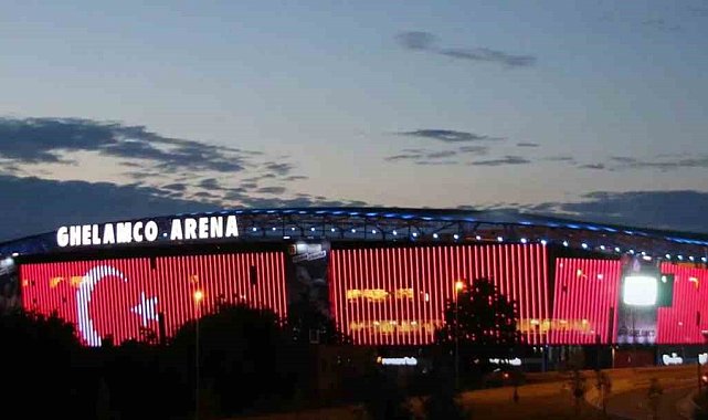 Ghelamco Arena, Türk bayrağı ile ışıklandırıldı
