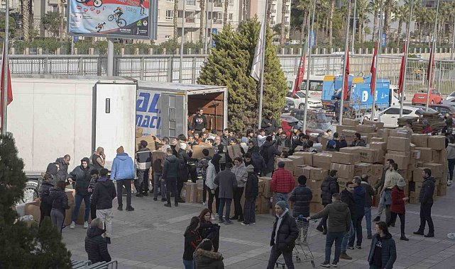 Karşıyaka taraftarından 9 tır malzeme yardımı