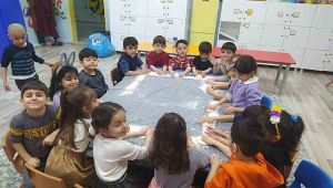 Ağrı'da minik öğrenciler aileleri için iftar ekmeği hazırladı