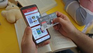 Başkan Böcek'ten kitapsever gençlere hediye