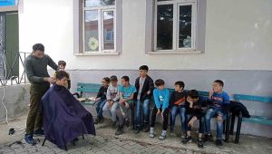Köy okulu öğrencilerine ücretsiz bayram tıraşı