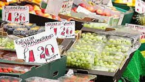 Market and Restaurant Prices in England in 2023 Examples of average grocery prices in the UK are as follows: